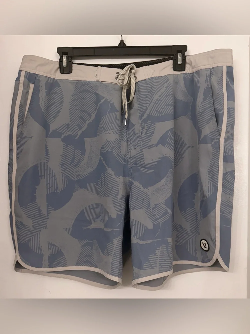 Vuori Cruise Boardshorts Monstera Leaf Blue & Gray Size 38